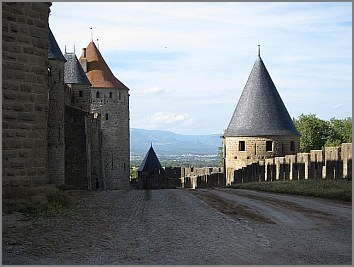 carcassonne,cité,festungsstadt,doppelte stadtmauer,burg